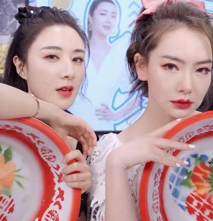 戚薇薇娅同框直播