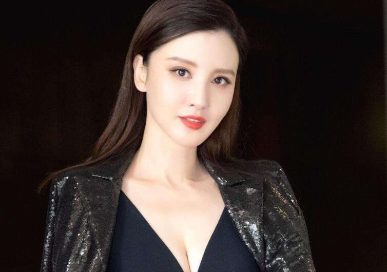 张萌照片