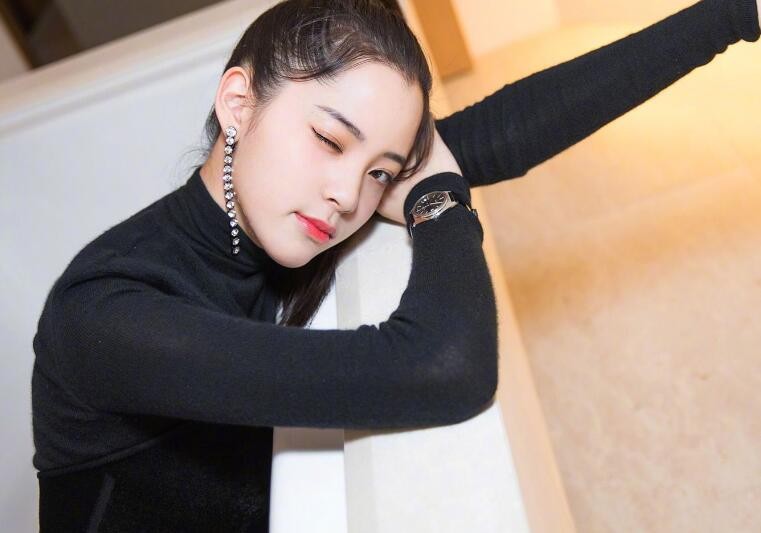 欧阳娜娜唱歌忘词