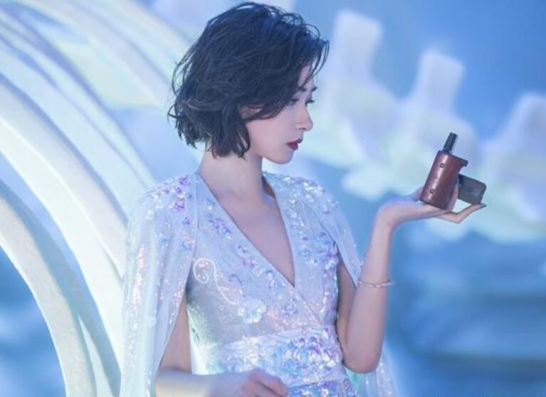 万茜海洋风造型