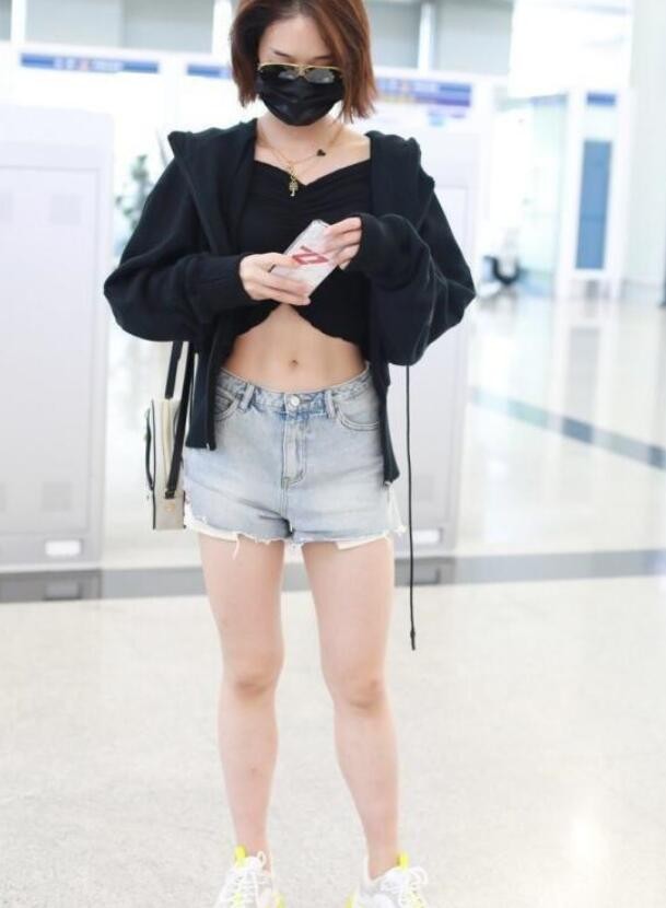 蓝盈莹近照