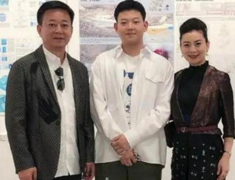 朱军一家三口合照曝光
