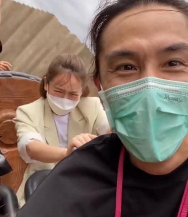 李承铉直拍戚薇坐过山车