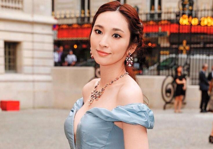 吴佩慈豪宅三度抵押