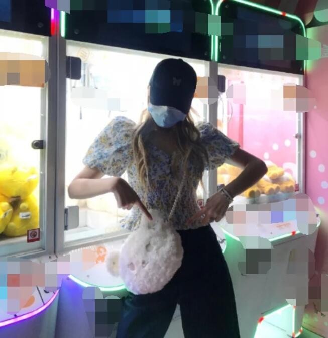 周扬青近照