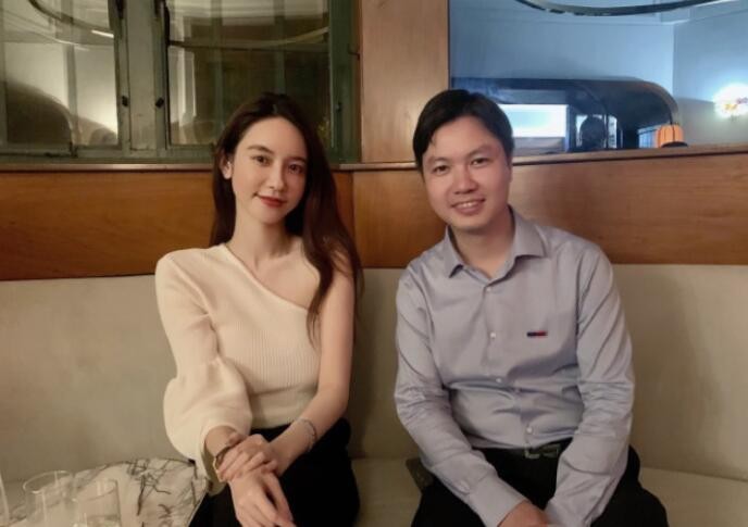 张大奕参加聚会晒照