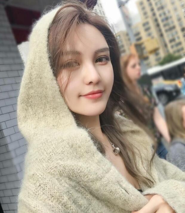 周扬青照片