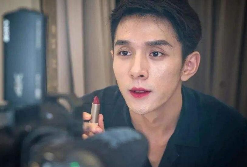 李佳琦照片