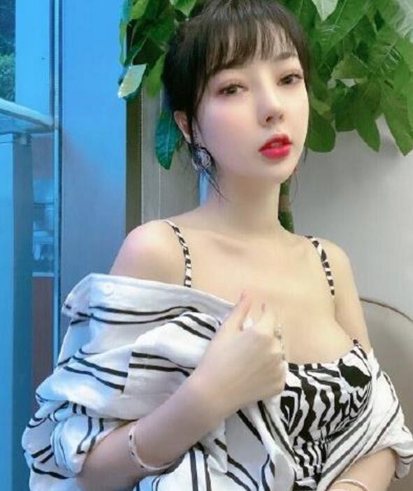 郭美美照片